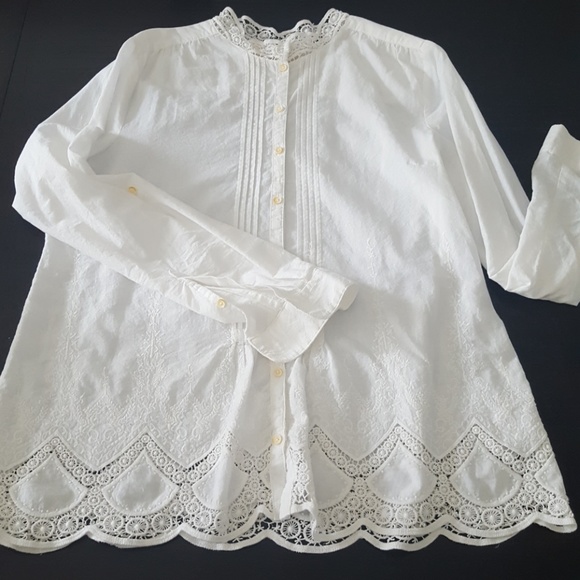 isabella sinclair Tops - Crisp white lace cotton top
